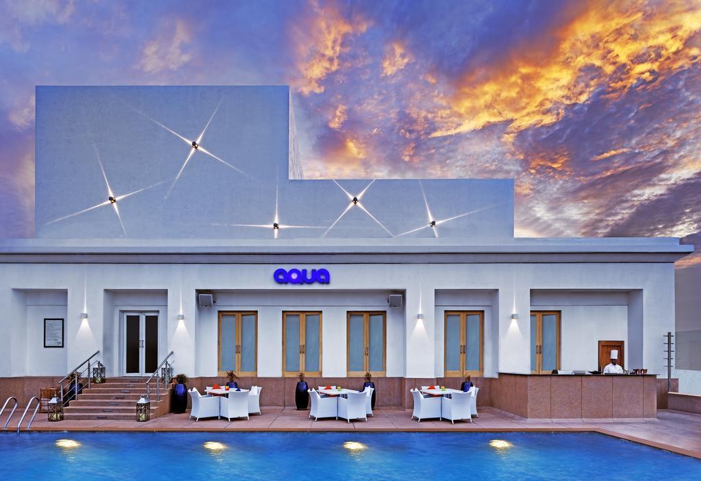 Hotel The Park Čennai Exteriér fotografie The pool at the Taj Mahal Palace